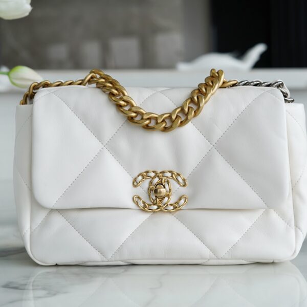 CHANEL 19bag