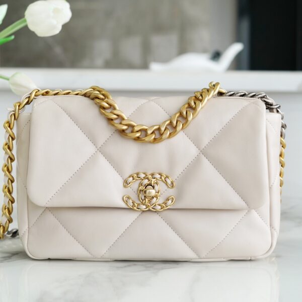 CHANEL 19bag